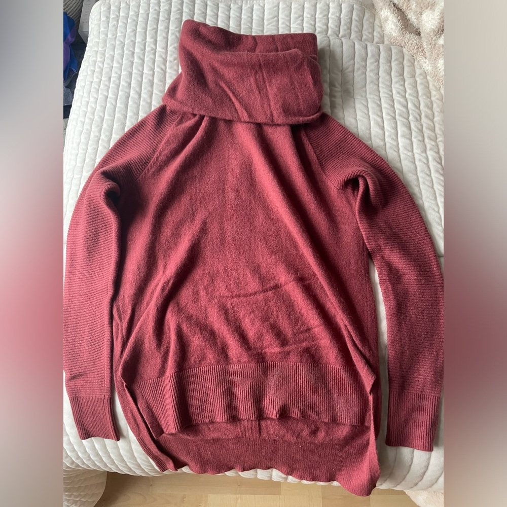 100% cashmere Athleta sweater